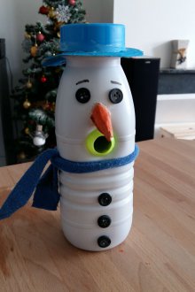 Снежен човек от пластмасова бутилка