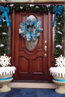 Синя украса за врати за новата година