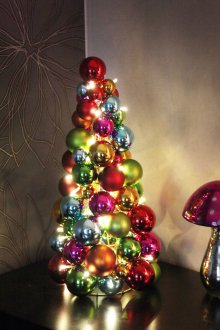 Коледно дърво от топки