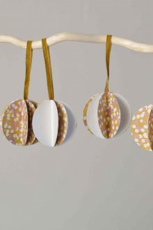 Обемни украси за коледни елхи