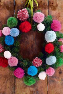 Коледни украси от помпони