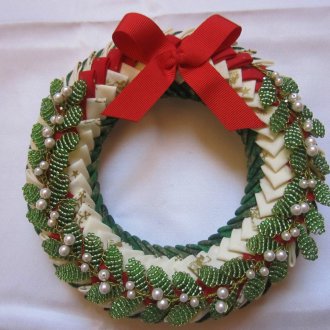 Коледен венец от мъниста