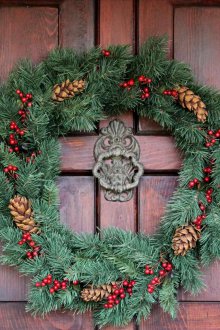 Коледен венец от смърч