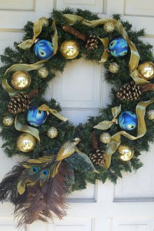 Коледен венец с паун