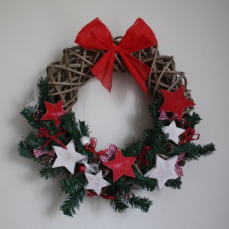 Коледен венец със звезди