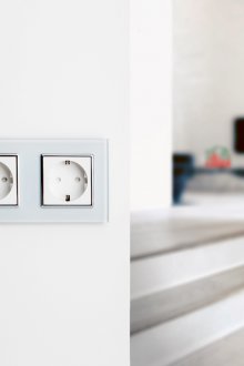 Електронен контакт