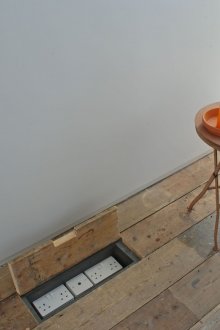 Електрически контакт в пода