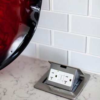 Прибиращ се електрически контакт