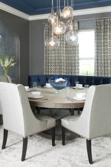 Син таван в хола