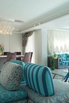 Син текстил в хола