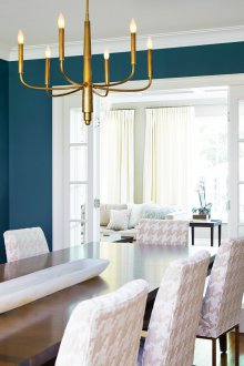 Тъмно син хол