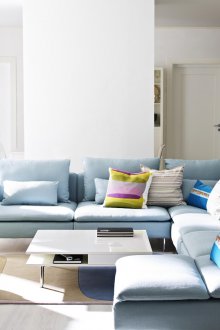 Ъглов диван в хола