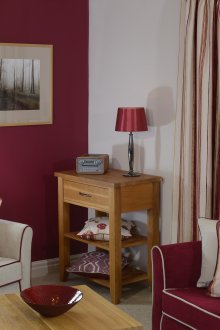 Maroon интериор