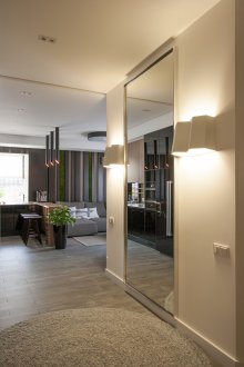 Огледална врата за коридор