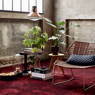 Бургундски килим в интериора