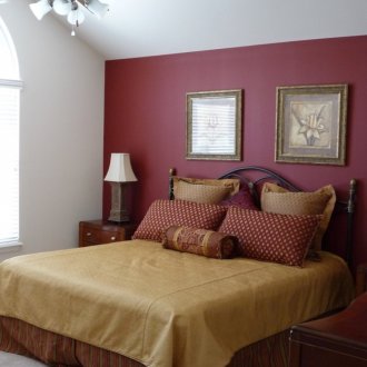 Таванска бордова спалня