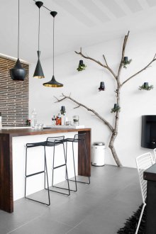 Оригинална стойка за цветя в интериора