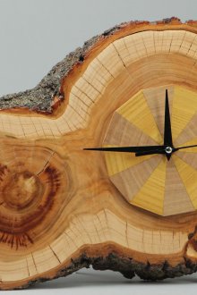 Часовници, изработени от дърво