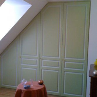 Таванска спалня с гардероб