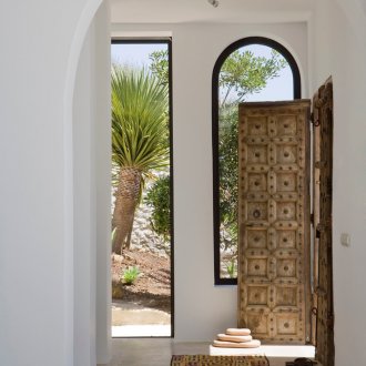 Вход в частен дом в тропически стил