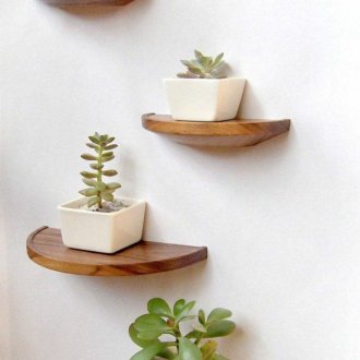 Декоративни рафтове на стената