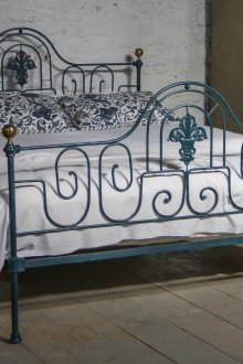 Боядисано легло от ковано желязо