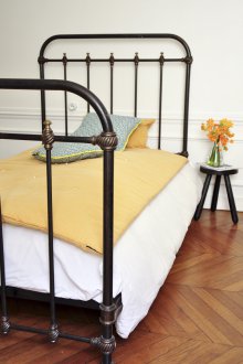 Легло от ковано желязо в ретро стил