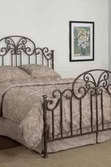 Легло от ковано желязо в спалнята