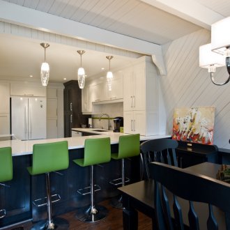 Кухня 14 кв. м със стойка