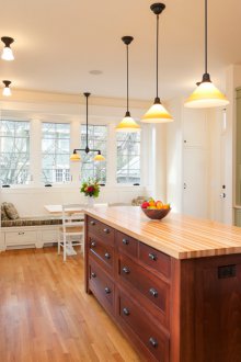 Кухня с дълъг диван