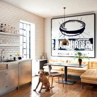 Кухня с кожен диван