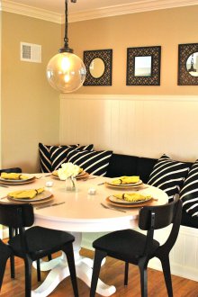 Кухня с едноцветен диван