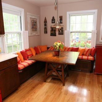 Кухня с кът за сядане