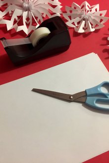 Правене на хартиени снежинки