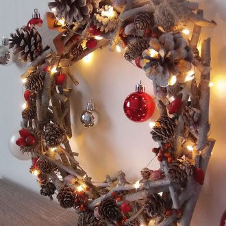 Коледна гирлянда с гирлянда