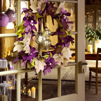 Коледен филцов венец и коледни играчки