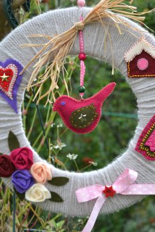 Коледен венец с птица