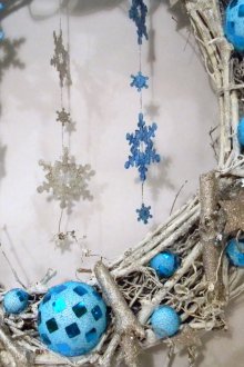 Коледен венец със снежинки