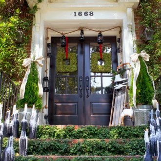 Екологична декорация на вратите за Нова година