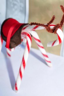 Коледен елен, направен от бонбони