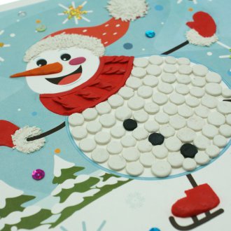 Снежен човек, изработен от хартия и пластилин