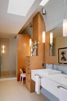 Bilik mandi tanpa tandas dengan meja persalinan