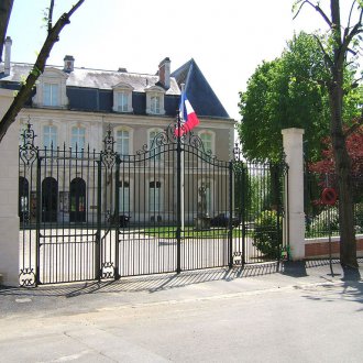 Изкуствена кована ограда