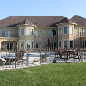 Метална кована ограда