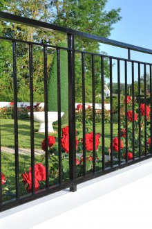 Стоманена кована ограда