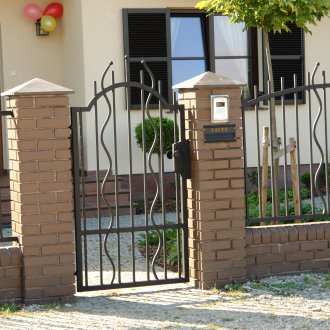Тръбна кована ограда