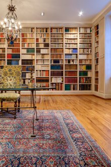 Къща библиотека в италиански стил