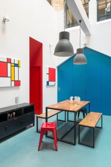 Комбинацията от цветове в интериора на таванското помещение