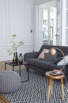 Монохромен интериор за всекидневна