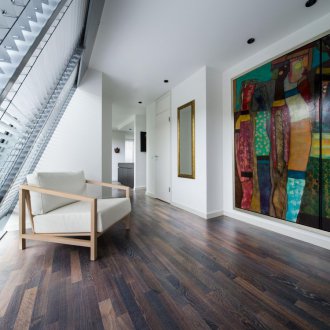 Живопис в интериора на апартамент на две нива